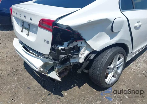 2015 Volvo S60 T5 Premier z USA, uszkodzony, nr VIN YV140MFB6F1308093